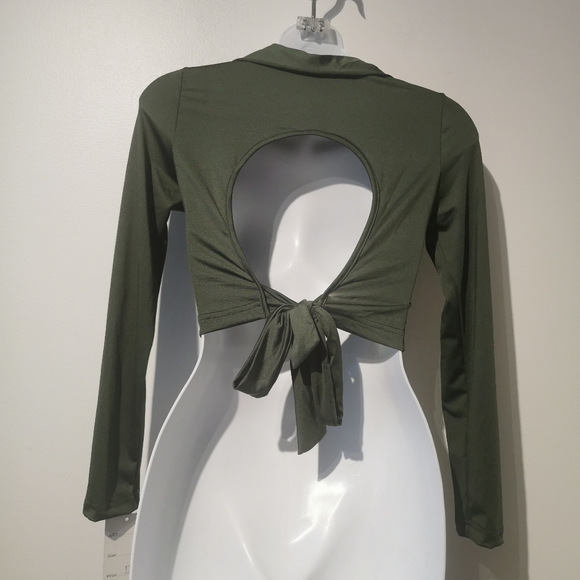 NWT navy green v neck open tie back small top - Picture 6 of 6